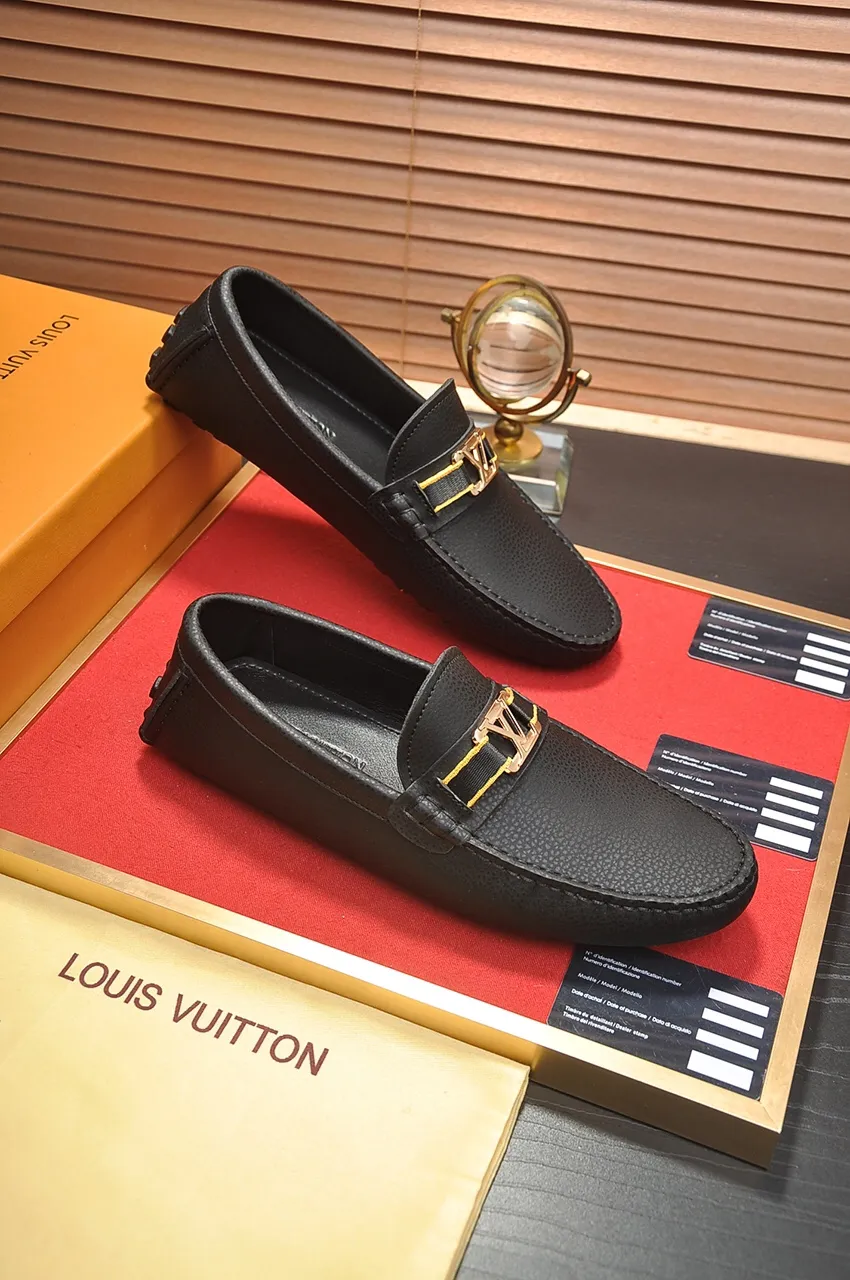 Men's men's shoes 💰420💶 [LV Doudou shoes] (sheepskin lining) new model is on the market, available on the official website. The new Doudou shoes are processed into single-color materials, and the uppers are made of imported cowhide material. The body of the shoe is fully hemmed with mark thread, and is lined with imported original cowhide leather. The elegant shoe shape is super suitable for all-matching, and the size is 38-44.